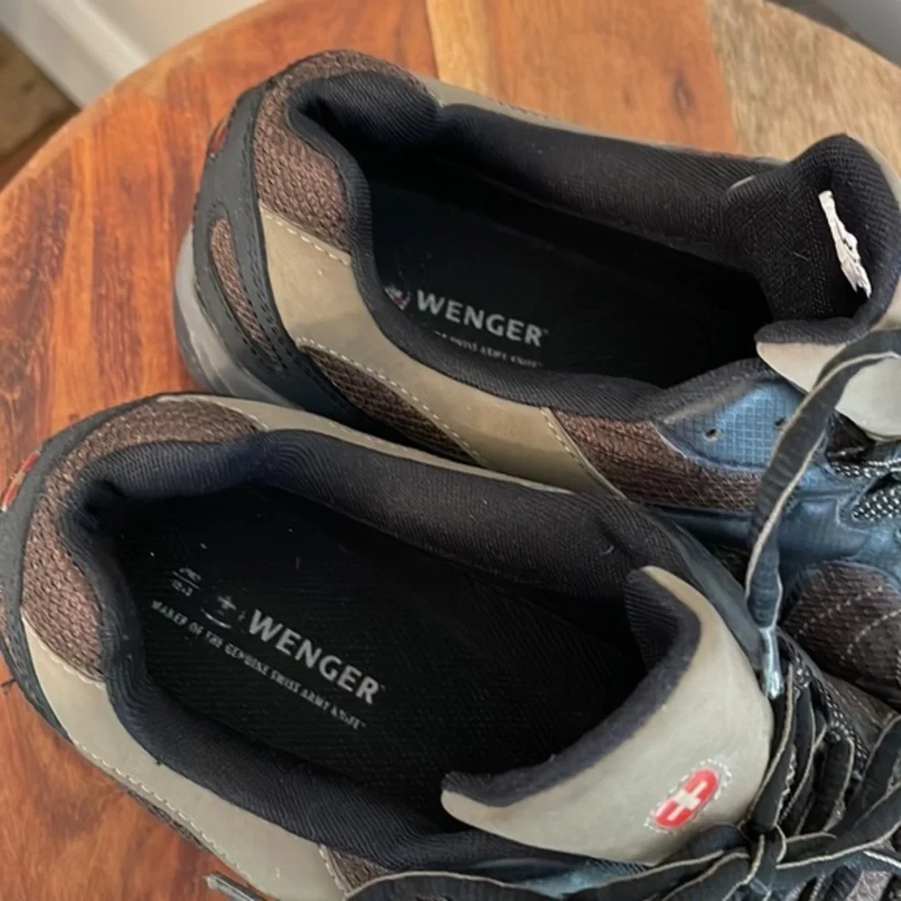 Wenger Swiss Military Mens Size 11‎ Hiking Shoes Brown Vibram Sole EUC
